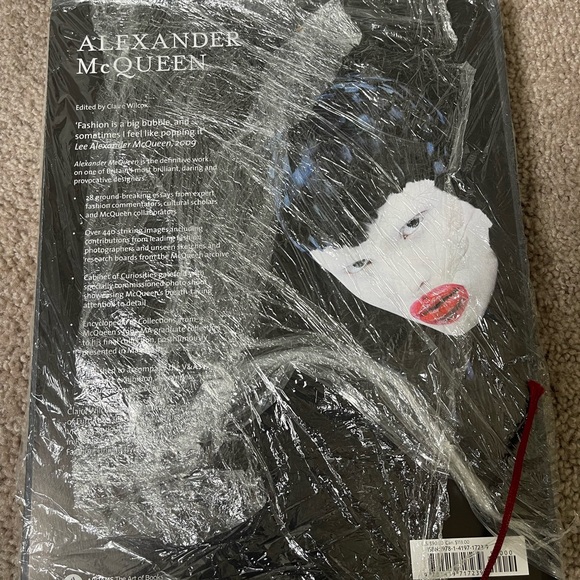 Alexander McQueen Leather Coffee Table book - Picture 2 of 9